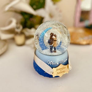 Custom Snow Globe: Valentine&#39;s Day Music Box Night Light Gift