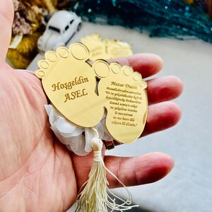 Cadeaux aimantés or Ayatul Kursi pieds de bébé : cadeaux pour baby shower musulmane