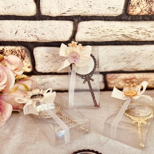 Personalized Mirror Favors with Box: Elegant Wedding Gifts (10 cm)