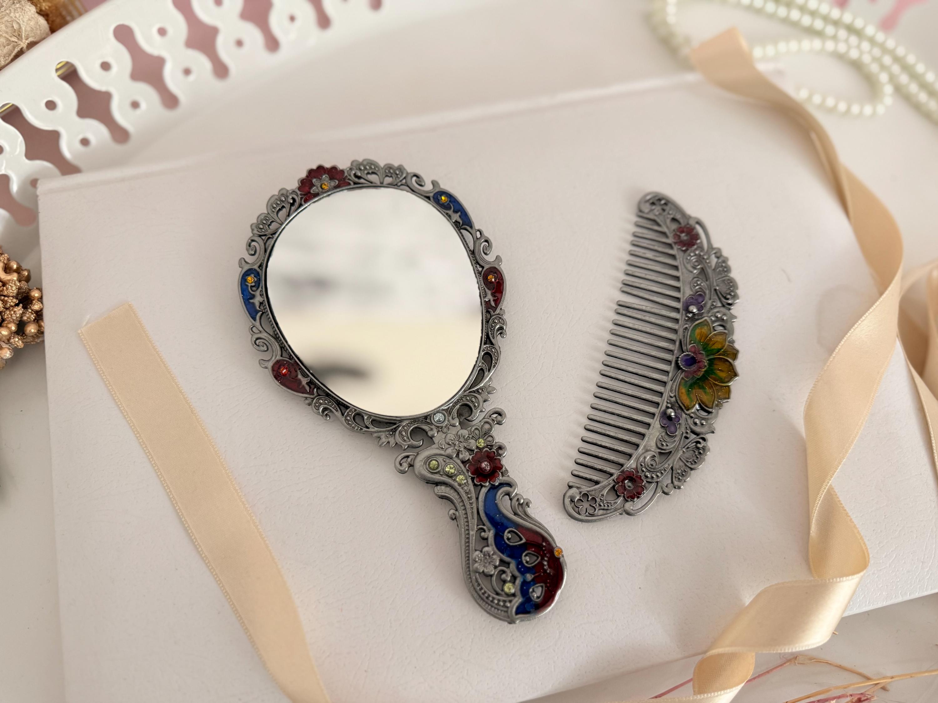 2pcs Vintage Mirror and Comb Set with Butterfly Flower Hair Comb & Portable Hand il_fullxfull.6617047749_m1g7.jpg main image 2