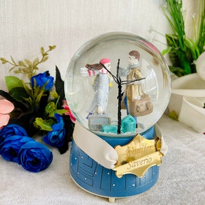 Personalized Snow Globe: Valentine&#39;s Day Music Box Night Light Gift