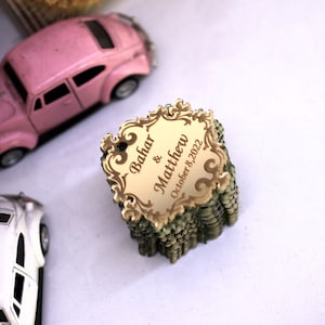 Personalized Vintage Acrylic Mirror Tags: Wedding Favors