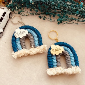 Llavero Rainbow Macrame personalizable- Baby Shower Favor - Un impresionante accesorio hecho a mano