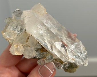 Himalayan quartz, lovely DT point perched on chlorite, excellent composition, fantastic bar codes, double terminated, 127 g