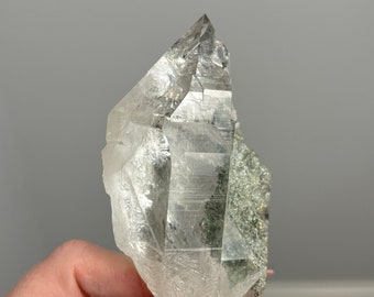Himalayan quartz cathedral point, gorgeous structure, chlorite inclusions, highly clear point, large, rainbows, 182 g