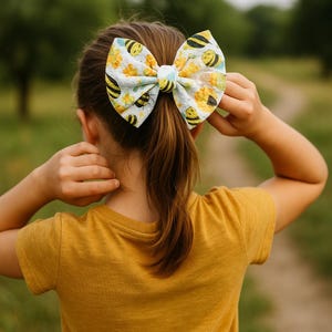 Bumble Bee Bow, 5” pinwheel bow, 5” Liverpool bow, 3” bumble bee, set of 2, bee day party, honey bee, honeycomb