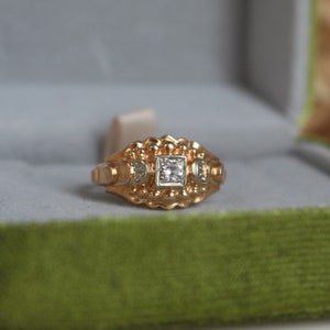 Tank ring in 18k rose gold adorned with a 0.10ct GVS diamond – Vintage women&#39;s signet ring in Art Deco style from the 1940s