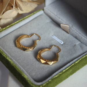 Vintage textured hoop earrings in 18K gold, Elegant antique earrings in 18K
