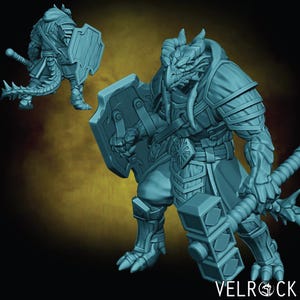 Puede incluir: Una figura de guerrero dragón en miniatura azul y gris que sostiene un escudo y un martillo. La figura lleva armadura y tiene una cabeza de dragón.