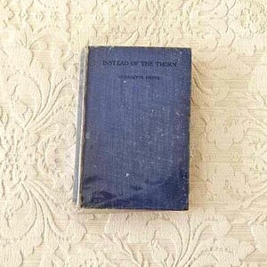 Au lieu de l&#39;épine de Georgette Heyer || Réimpression de Harcover, 1929