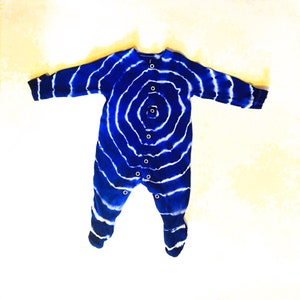0 - 3 months • &quot;Interdimensional Portal&quot; • Unique hand-dyed tie dye babygro / sleepsuit / onesie • Unisex