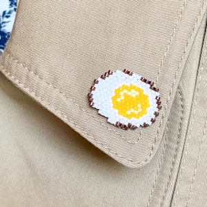 Fried egg pins - small hand-woven miyuki beaded brooch