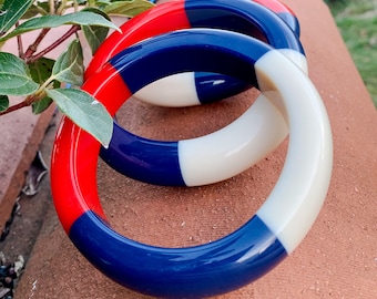 Bracelet acrylique multicolore - bleu blanc rouge - gros bracelet esprit vintage ou rétro