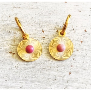 Mini hoop earrings - huggie hoops - round sun charm - mini gold hoops - mini hoops with pink, blue or gray pearl
