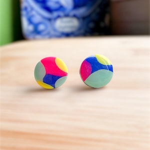 Boucles d’oreilles clous / puces néon rose, bleu électrique, jaune - fait main en argile polymère - puces rondes multicolore fluo