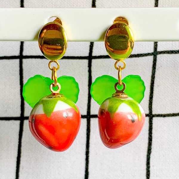 Boucles d’oreilles fraises - boucles d’oreilles fruits - boucles d’oreilles feuilles - boucles d’oreilles dorées et céramique