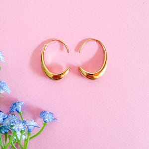 Boucles d’oreilles créoles en C en acier inoxydable - bijou minimaliste léger et intemporel - épuré doré ou argenté -
