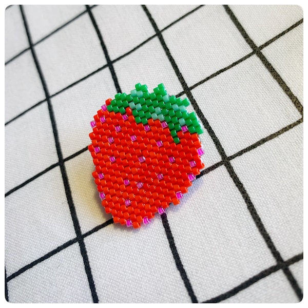 Strawberry pins - fruit brooch - hand-woven accessory in miyuki seed beads