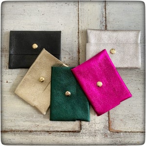 Petite pochette - Petit porte-monnaie - porte carte - en cuir véritable effet métallisé, irisé - 11,5 cm x 8,5 cm - un compartiment