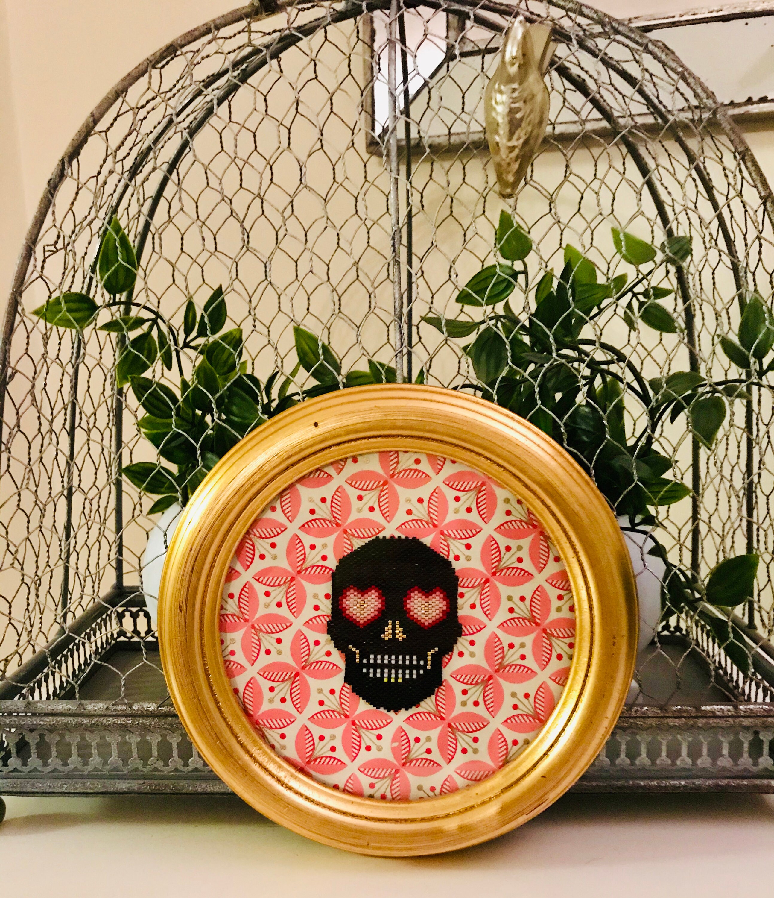 Cadre Décoration en Bois Feuille d'or Patine avec Tissage Perles Miyuki Tête de Mort