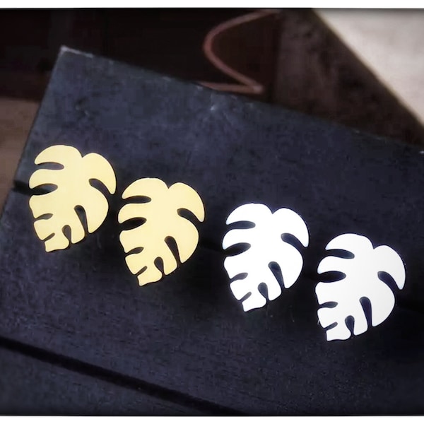 Ear flea or leaf ear stud - monstera flea - mini plant earrings -