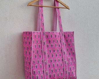 Rosa blommigt blocktryckt quiltad tygväska, handgjord stor tygväska, hållbara robusta matinköpsväskor, handgjord konstnärsboho
