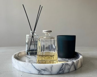 Luxury Handcrafted Round Marble Tray – Elegant Organizer for Perfume & Jewelry