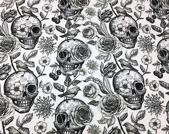 Bekledingsstof schedel met bloemen, zwart-witte popart, stof Alexander Henry