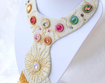 ステートメントビーズネックレス、野の花、カラフルなクリスタルビブネックレス、ハンドメイド刺繍ジュエリー、サンバーストボヘミアンラグジュアリーネックピース
