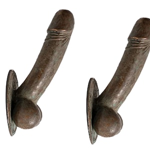 2 tiradores o ganchos de puerta con forma de pene, bronce, forma de pene, figura de pene, decoración de pene, tirador de puerta, manija de puerta, gancho de pene, decoración de habitación