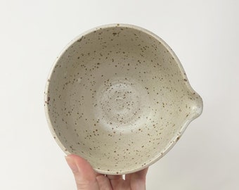 Handmade pottery: Spout bowl