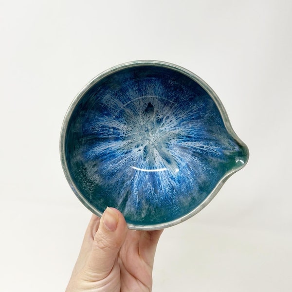 Handmade pottery: Spout bowl