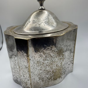 Vintage Floral Etched Silver Plated Jewelry Box with Finial