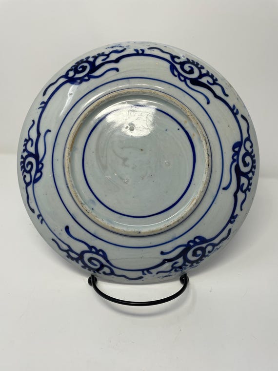 希少なアンティークの日本の伊万里焼皿 – 手描きの 1900 年代の磁器