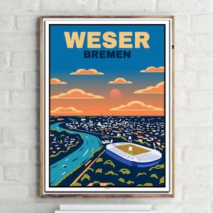 Puede incluir: Una impresión artística enmarcada con una ilustración estilizada de Bremen, Alemania. La obra representa la ciudad con un río, un estadio y un cielo al atardecer. El texto "WESER BREMEN" está en la parte superior en amarillo.