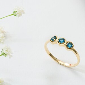 Gold Ring with London Topaz Honeycomb 画像 5