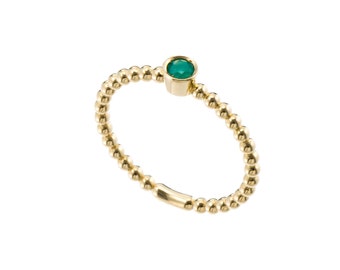 Dot Gold Ring with Round Green Agate