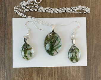 Real Moss Handmade Resin Jewelry / Moss Drop Earrings /  Forest Jewelry / Gift for her / Nature Lovers Resin Jewelry