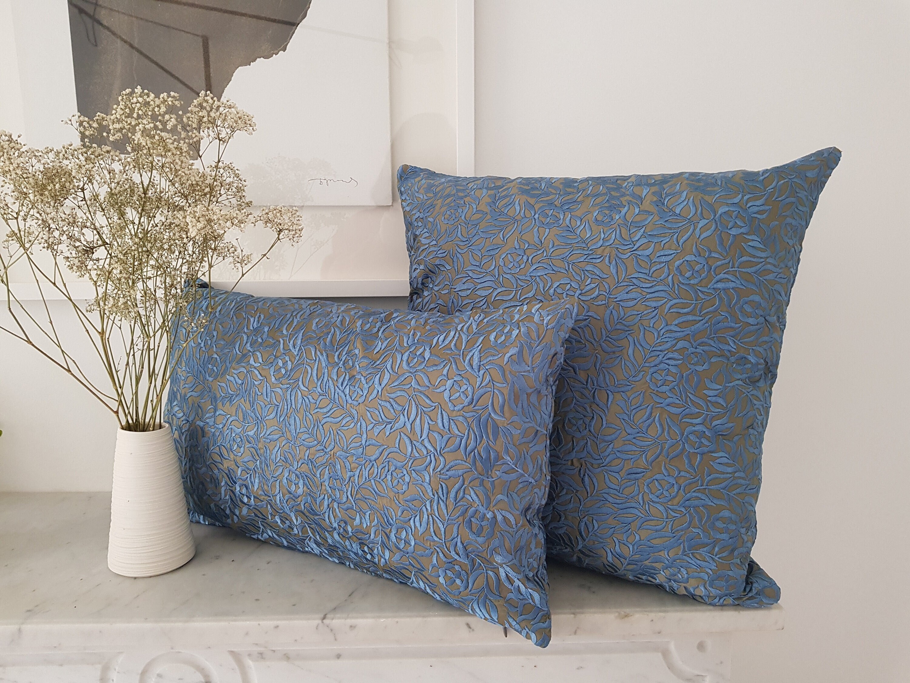 Housse de Coussin Luxe en Soie Brodé Fleurs Du Designer Français