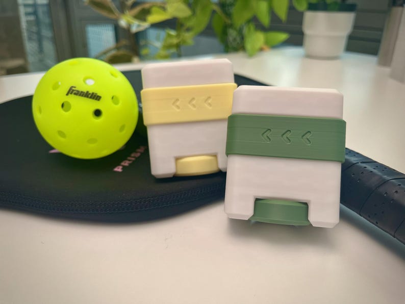 Eraser grip stores nicely away with a lid.