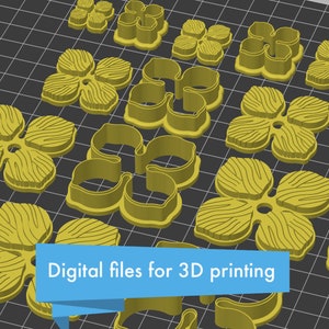 Puede incluir: Un conjunto de cortadores de galletas con forma de flor impresos en 3D en amarillo. Los cortadores están diseñados para crear flores de diferentes tamaños y estilos. El texto "Archivos digitales para impresión 3D" se muestra en una pancarta azul.