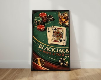 Puede incluir: Un póster enmarcado de una mesa de blackjack con cartas, fichas de casino y un vaso de whisky. El texto "BLACKJACK PAYS 3 TO 2" está visible. La imagen tiene un tema de casino vintage.