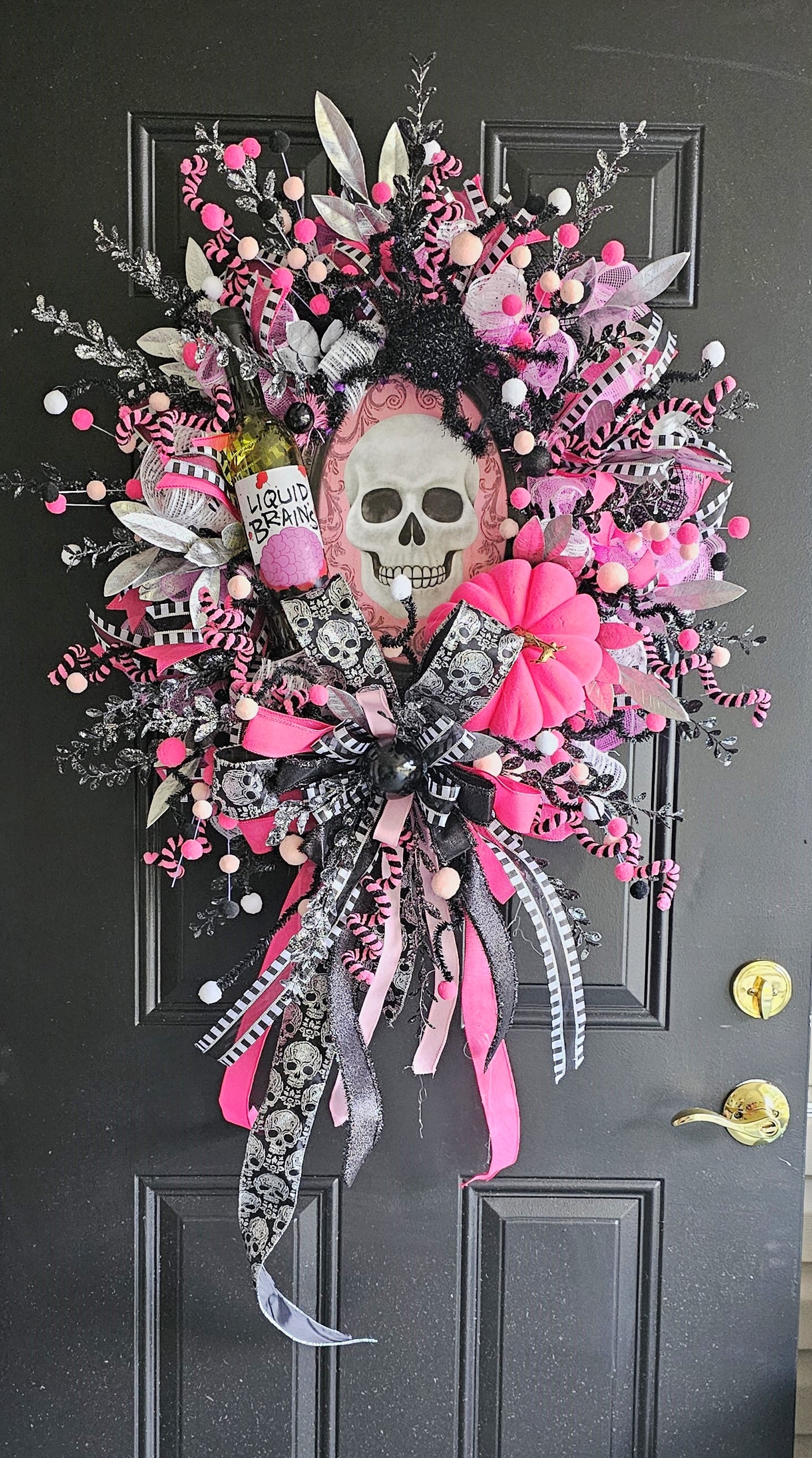 Pink and Black Skull Halloween Wreath - Handmade Spooky Door Decor, Liquid  Brains Theme, Gothic Front Door Decoration - Etsy Israel, image size:1671x3000