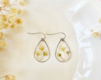 Boucles d’oreilles pendantes en résine incrusté de fleurs séchées - Bijoux Floral