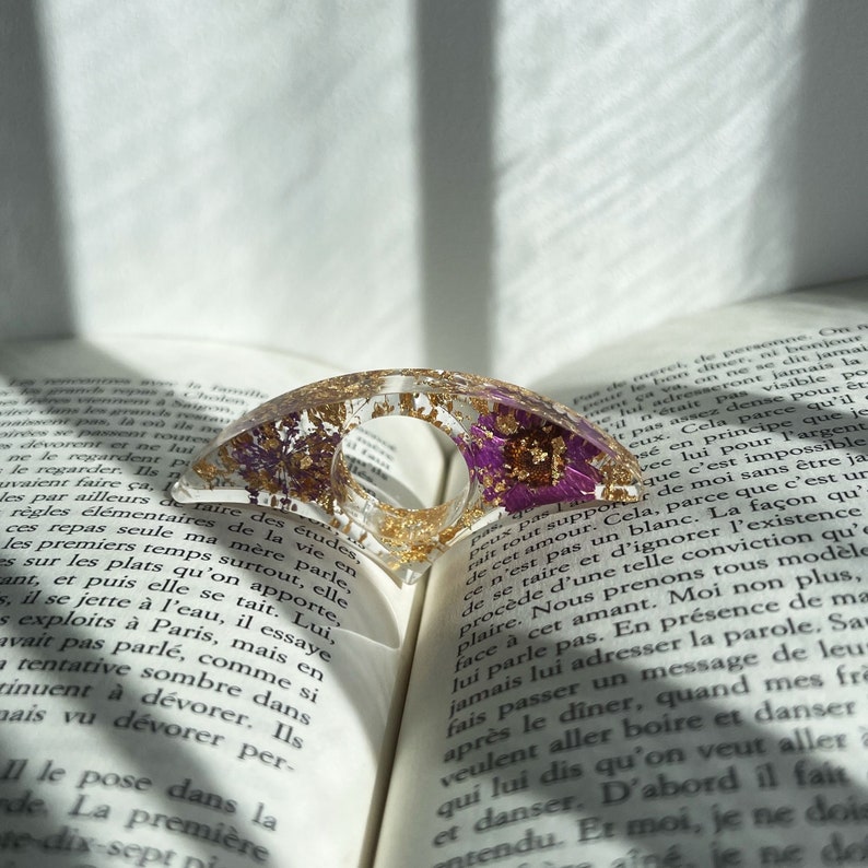 Bague de lecture en résine avec fleurs séchées Porte-page résine baguier de lecture résine fleur incrustée image 7