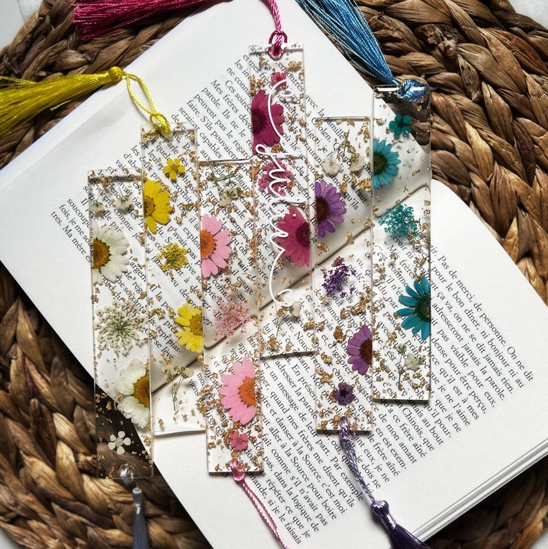 Resin bookmark with dried flowers Bild 6