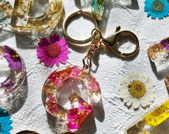 Resin initial keychain with dried flowers