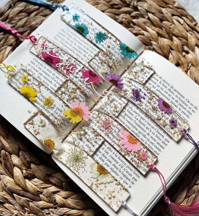 Resin bookmark with dried flowers Bild 3