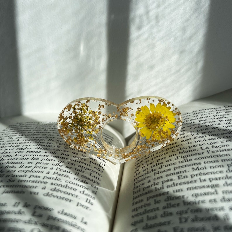 Bague de lecture en résine avec fleurs séchées Porte-page résine baguier de lecture résine fleur incrustée image 6