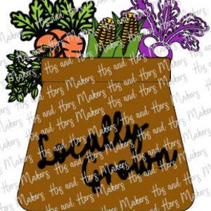以下が含まれることがあります： 様々な野菜が入った茶色の紙袋のイラスト。「Locally Grown」の文字が手書き風に描かれています。ニンジン、トウモロコシ、紫色の野菜と緑の葉が見えます。